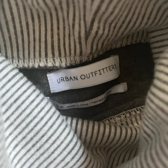 urban outfitters turtleneck sweater dress - Picture 3 of 9